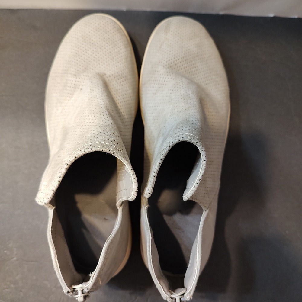 True Craft TCKOPA Women Sz 8 Taupe Fabric Ankle Chelsea Bootie Zip Up Comfort - Picture 4 of 7